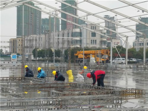 周商大会展位在周口市体育中心开始搭建